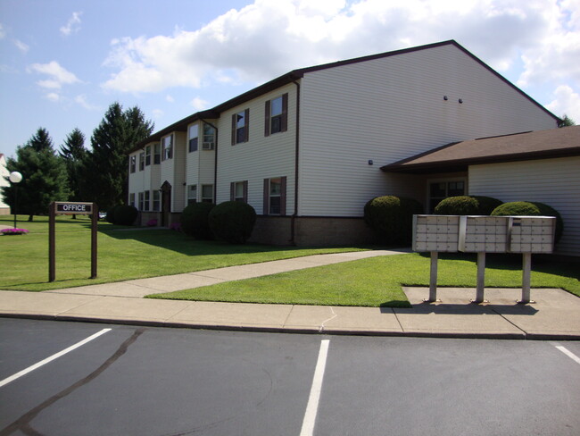 Building Photo - Pine Tree Village Apartments