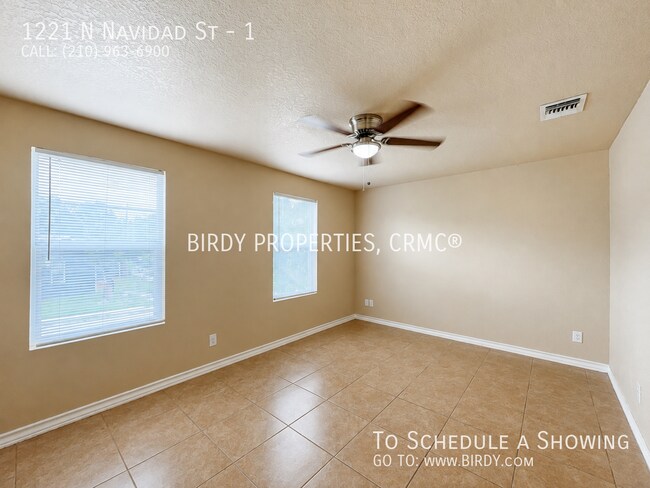 Building Photo - 1221 N Navidad St