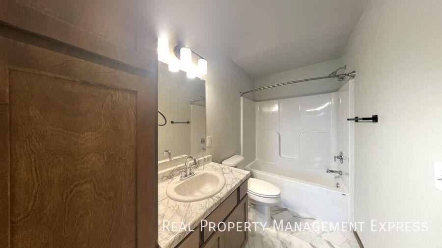 Building Photo - Stunning 3-Bedroom 2.5-Bathroom Townhome
