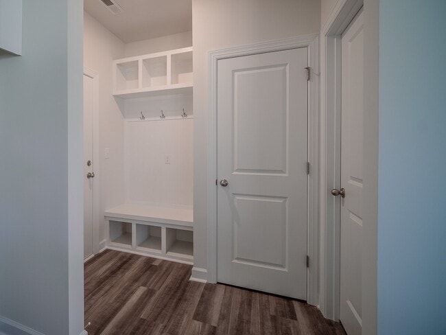 Building Photo - 515 Nixon Rd