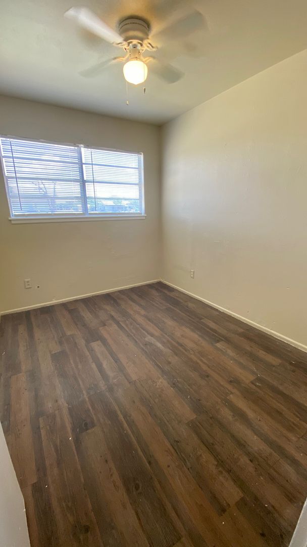 Building Photo - $0 First Month's Rent / $0 Deposit at Move-in