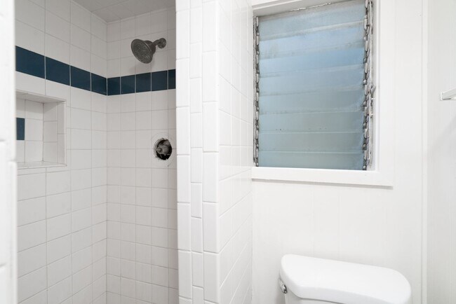 Building Photo - 218 29th St