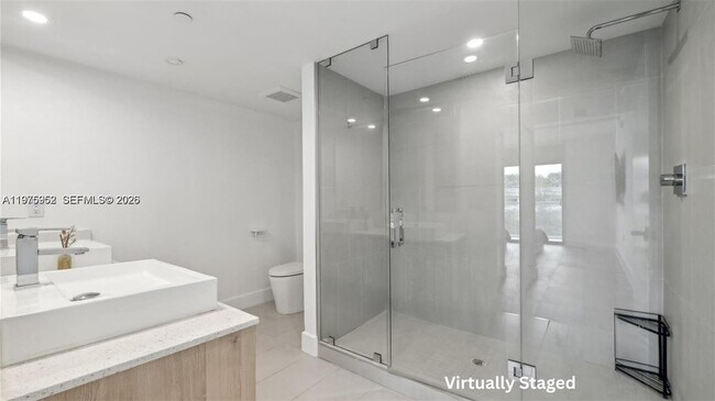 Building Photo - 13800 Highland Dr