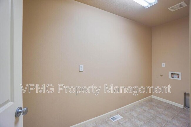 Building Photo - 8019 NE 61st St