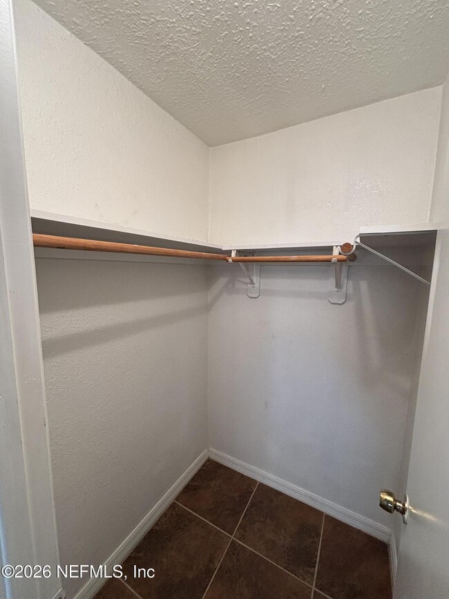 Building Photo - 212 Lincoln Ave