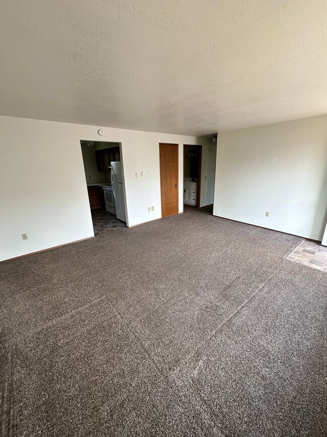 Building Photo - 1405 E Illinois St