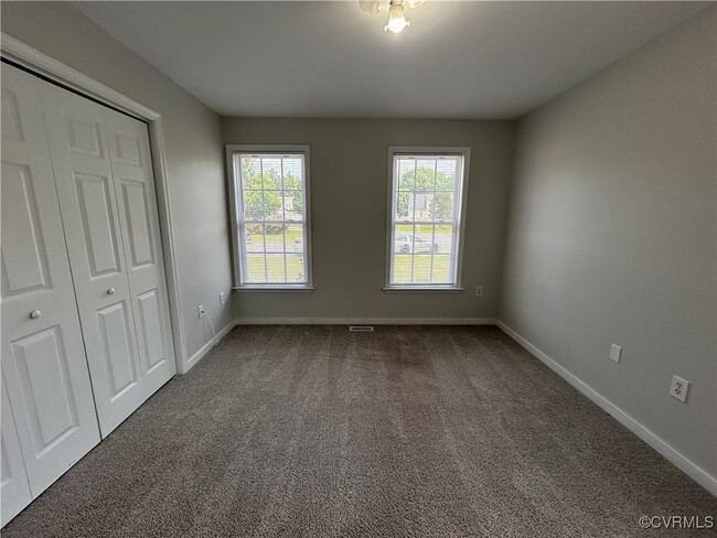 Building Photo - 317 Lake Crest Ct