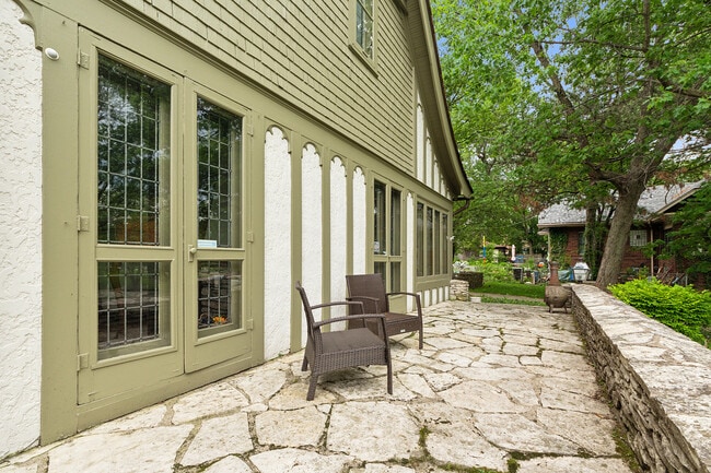 Building Photo - 2023-2027 W 108th Pl