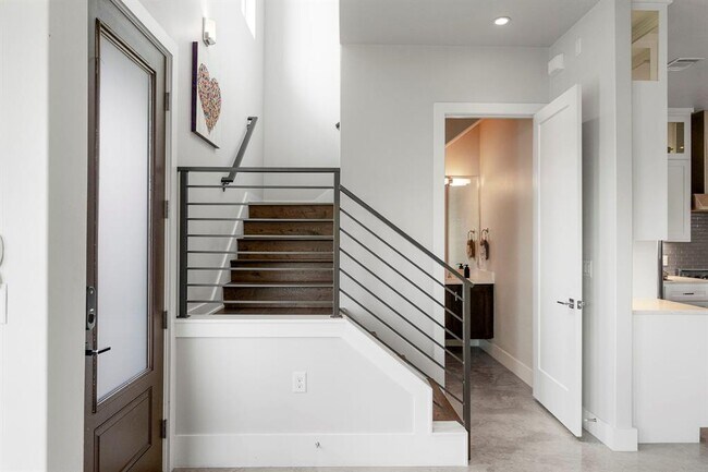 Building Photo - 2103 Greenwood Ave
