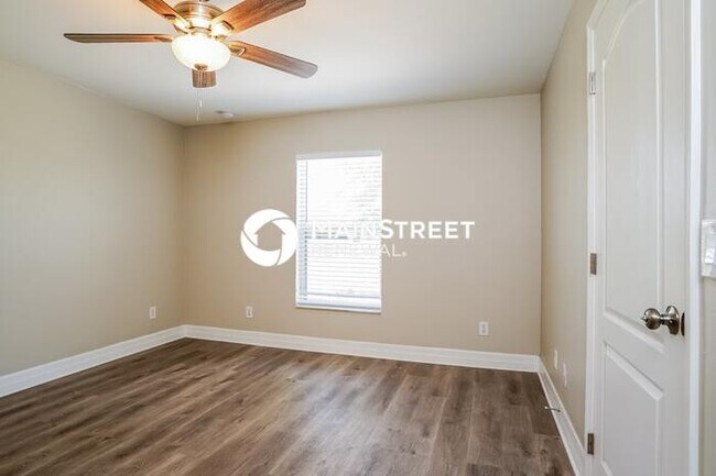 Building Photo - 3 Bedroom Pet-Friendly Home in Lehigh Acre...