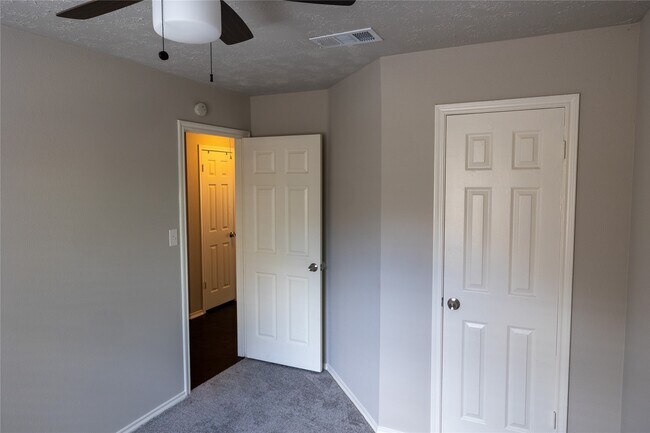 Building Photo - 12223 White River Dr