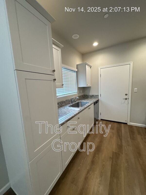 Building Photo - 410 S Summit St