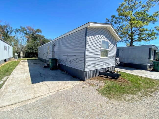 Building Photo - Move-In Ready 3BR, 1BA – Most Utilities Included in Rent!