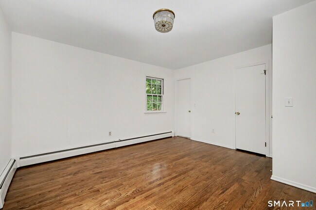 Building Photo - 11 Lycett Ct