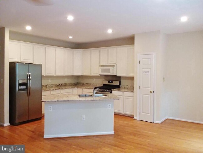 Building Photo - 6563 McKenna Way