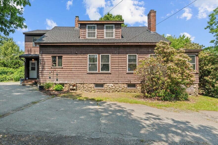 Primary Photo - 19 Lake St