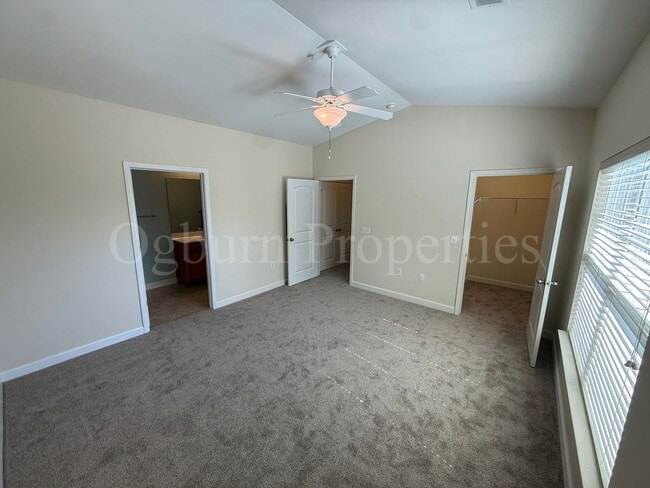 Building Photo - 2BR/2BA Condo, Convenient to University Pkwy & Hwy 52
