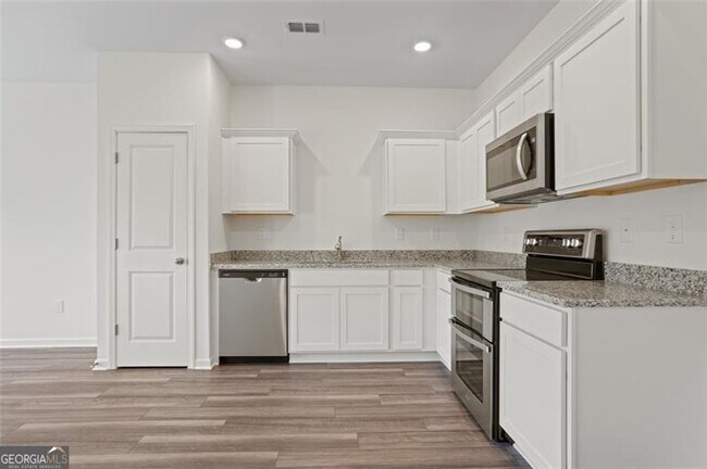 Building Photo - 541 Magnolia Cir