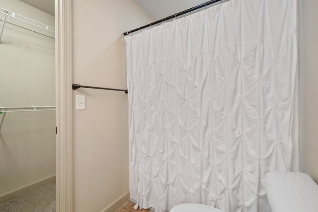 Building Photo - 3 Bedroom, 2 Bath - Ranch in Wynbrook, Boi...