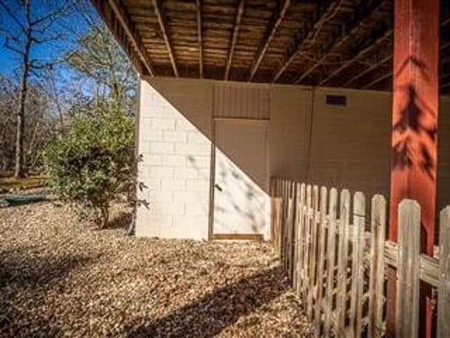 Building Photo - Large 3 Bedroom, 2 Bathroom home on the East End of the village. A serene neighborhood just waiti...