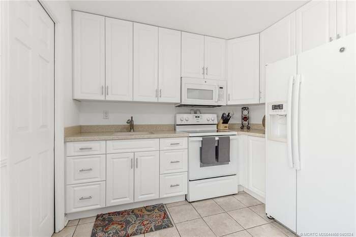 Building Photo - 413 Robalo Ct