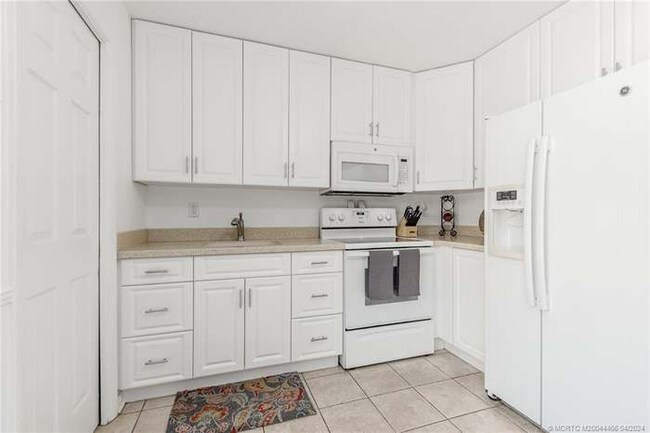 Building Photo - 413 Robalo Ct