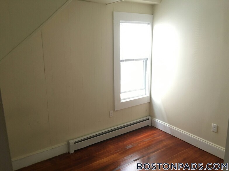 Building Photo - 27 Wolcott St