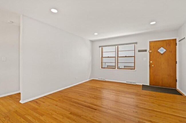 Building Photo - 4923 Prospect Ave