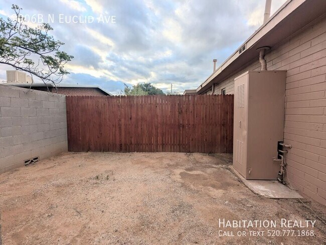 Building Photo - 2906 N Euclid Ave