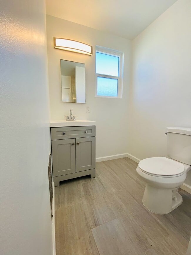 Building Photo - Great one bedroom one bath condo
