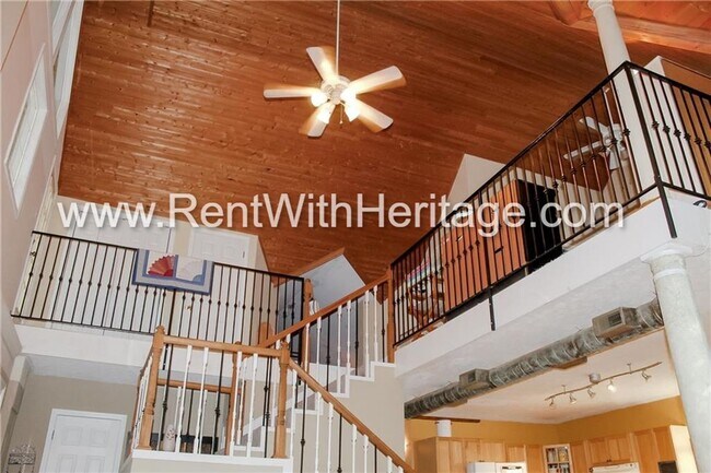 Building Photo - Charming Rustic Cabin Home on 2 Acres / Na...