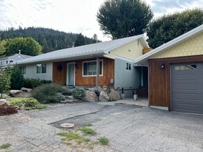 Building Photo - Great spacious 3-bedroom residence