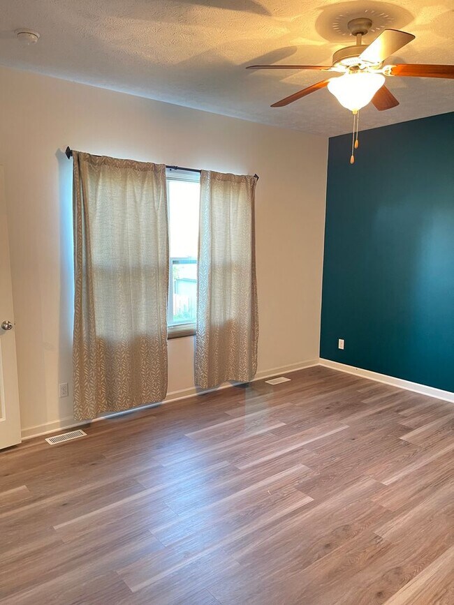 Building Photo - Spacious home in super nice neighborhood in Northwest Omaha