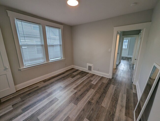 Building Photo - Beautiful Housing Convenient to Xavier Campus with Bonus Room