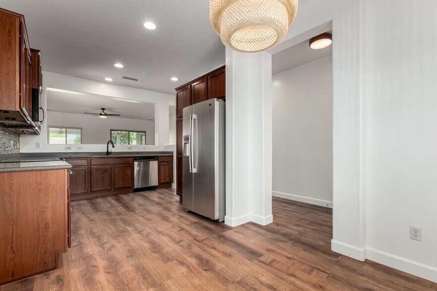 Building Photo - 41229 N Stenson Dr