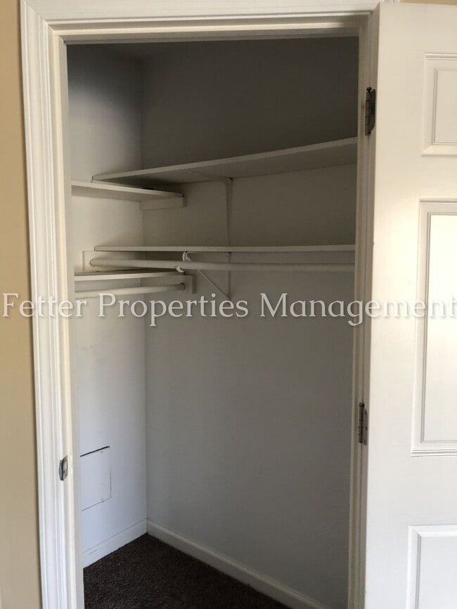 Building Photo - Nice East Side Condo