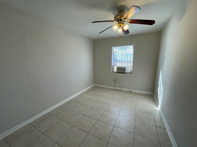 Building Photo - 908 14th St