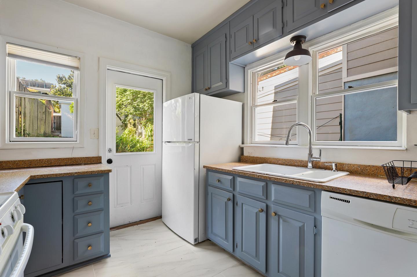 Building Photo - 1660 Irving St NW