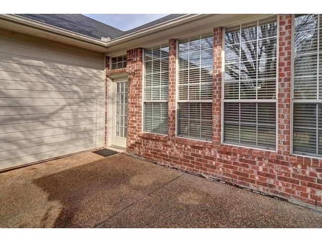 Building Photo - 7801 Roaring Ridge Dr