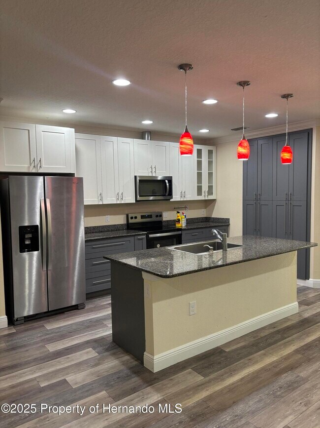 Building Photo - 1159 MacFarlane Ave