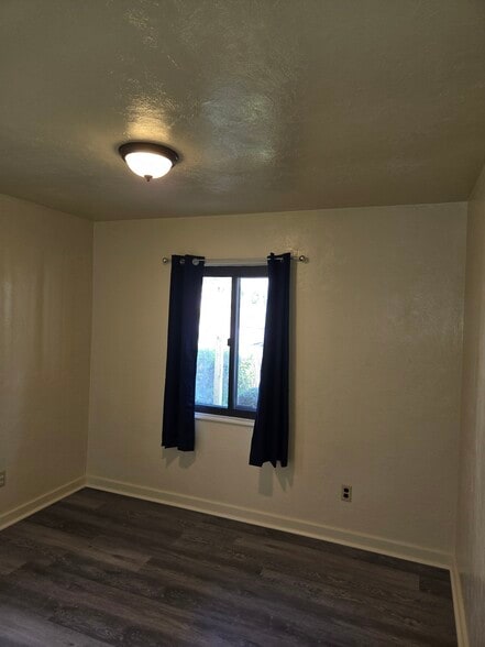 Building Photo - 2064 Dartmore St
