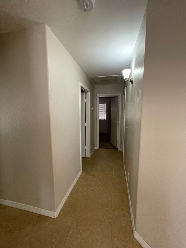 Building Photo - Location, Location, Location Gilbert 3+Den, 2 Bath, 2CG.