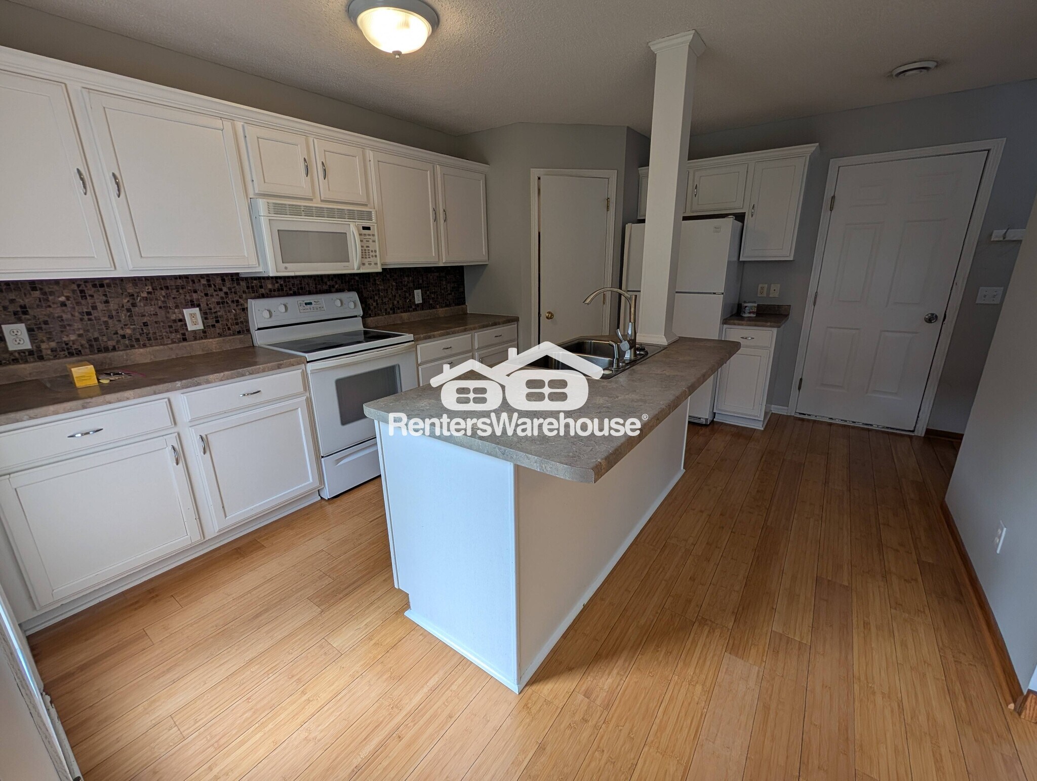 Building Photo - 10549 64th Way NE