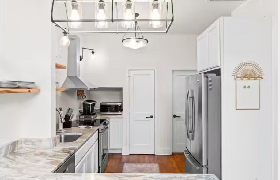 Building Photo - 29 S Front St