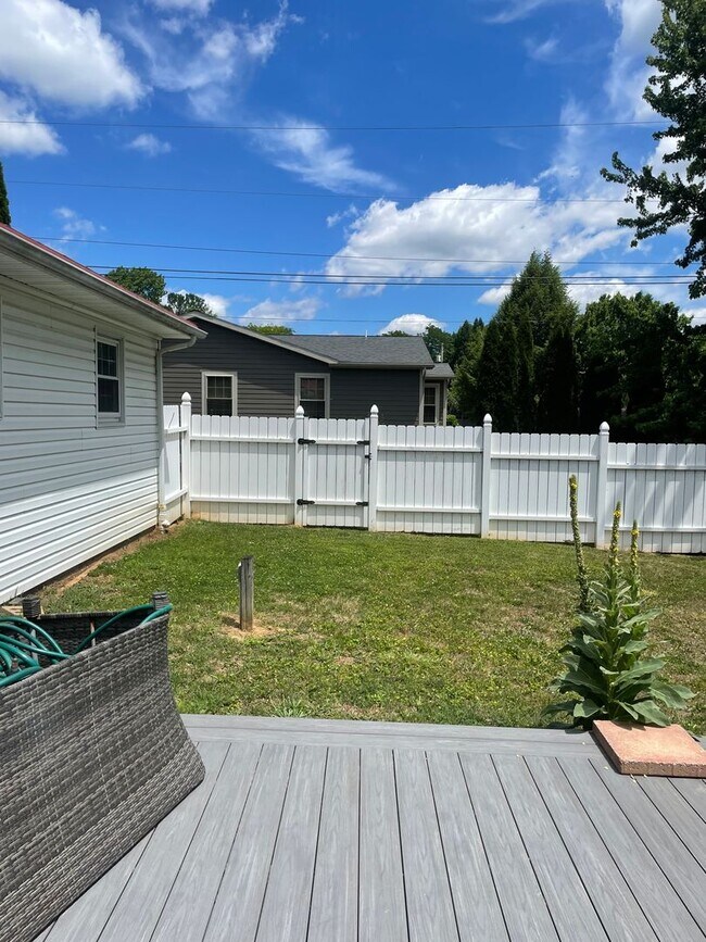 Building Photo - 4 Bedroom 3.5 bath Home for Rent in Hershey PA