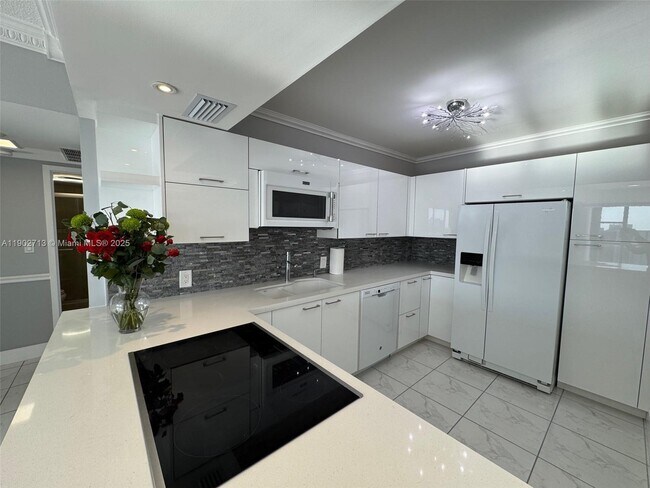 Building Photo - 3625 N Country Club Dr