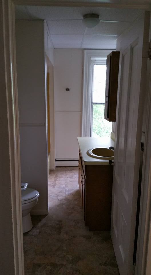 Upstairs Full Bath with tub - 186 Center St