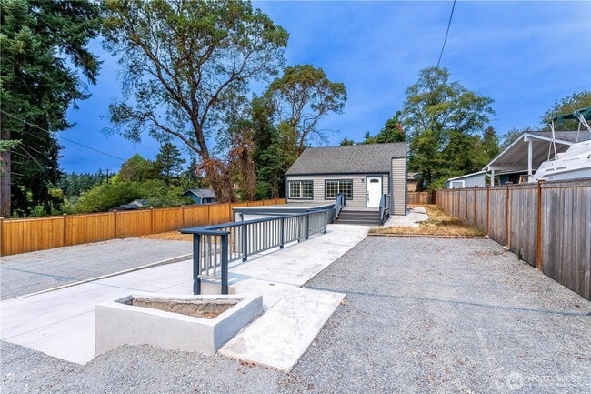 Building Photo - Beautifully Renovated 4-Bedroom Home in De...