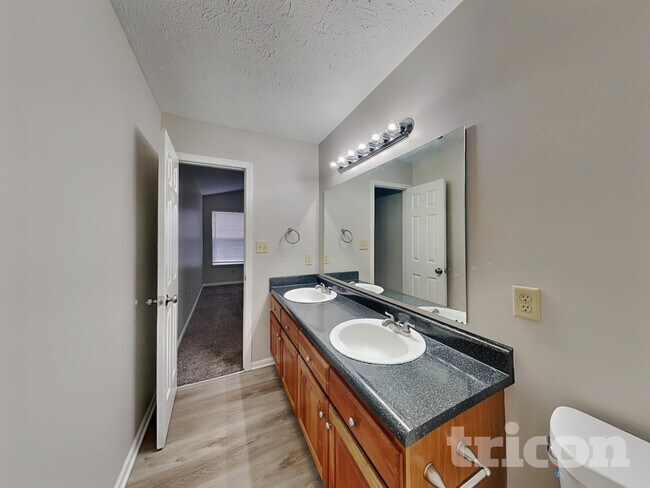 Building Photo - 6422 Coconut Ct