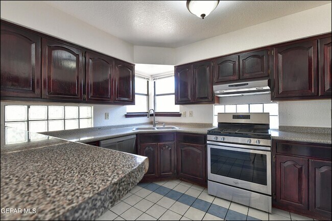 Building Photo - 695 Bluff Canyon Cir